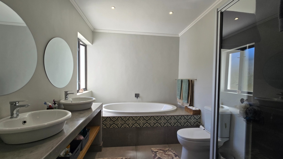 3 Bedroom Property for Sale in La Roche Western Cape